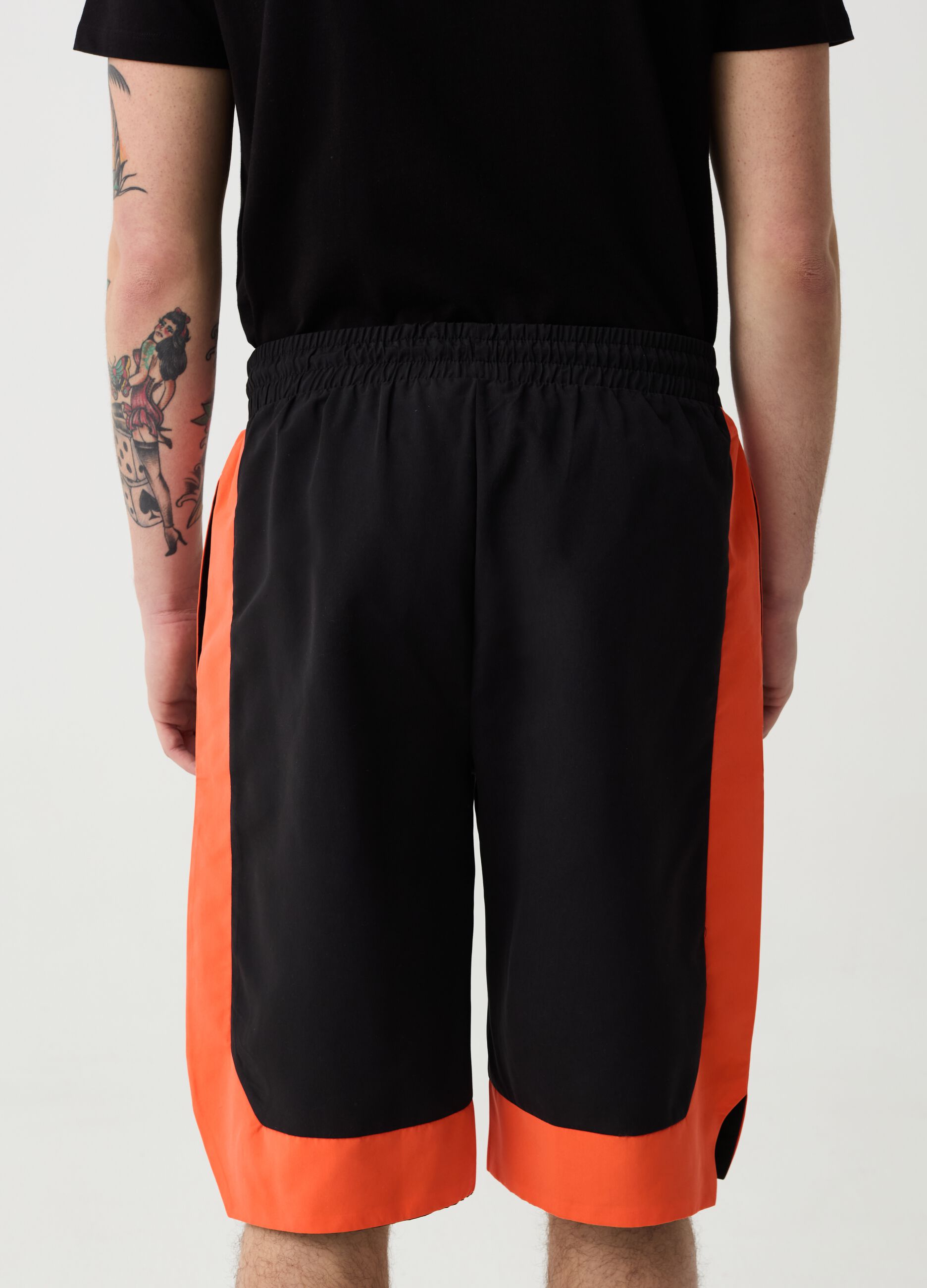 Bermuda joggers with contrasting bands