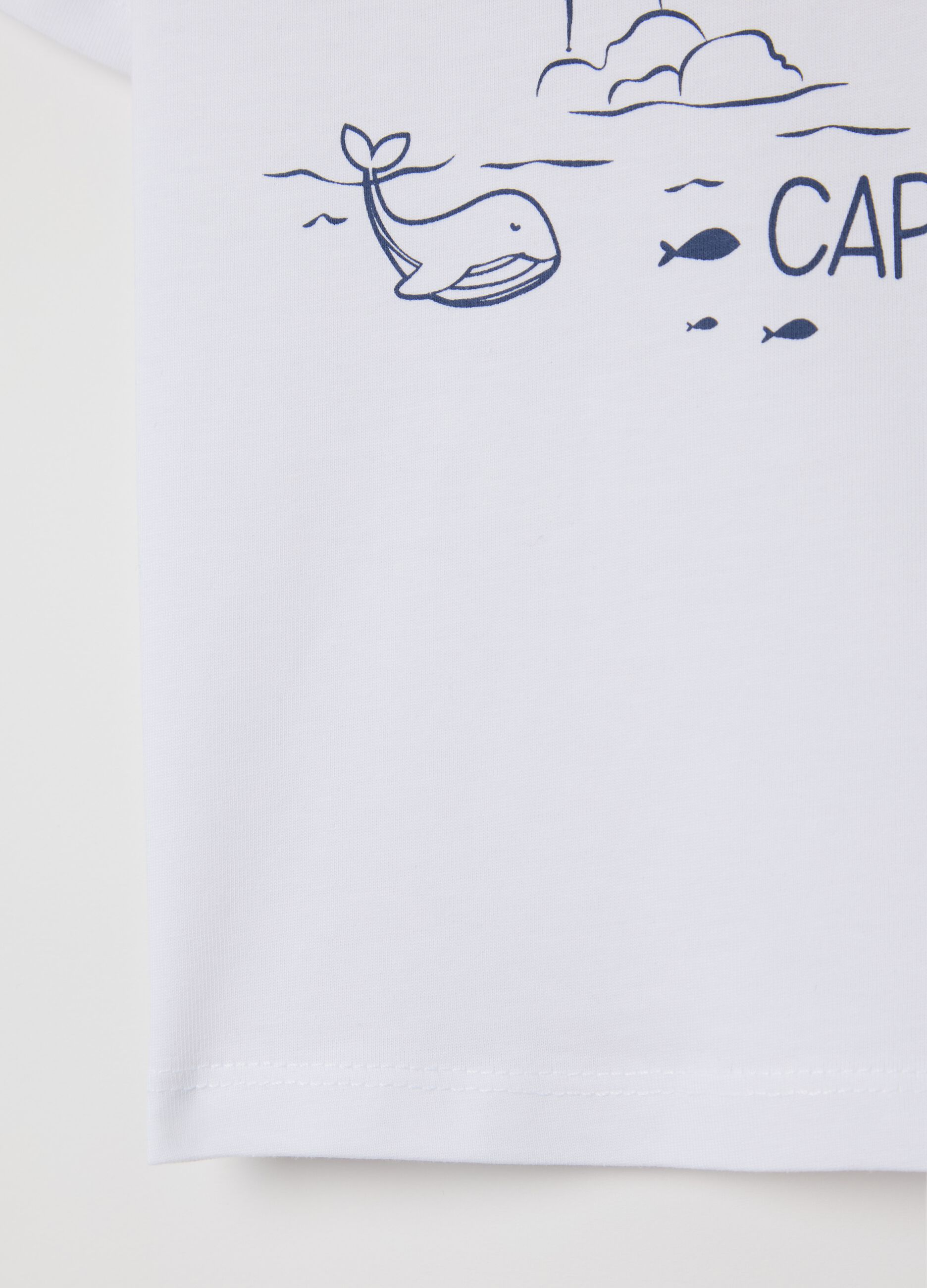 White T-shirt in cotton with "Captain" print