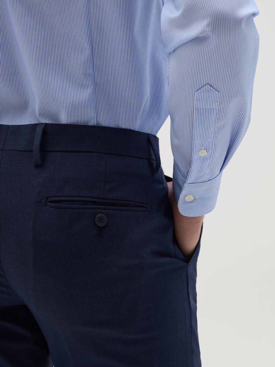Slim-fit no-iron shirt with thin stripes_3