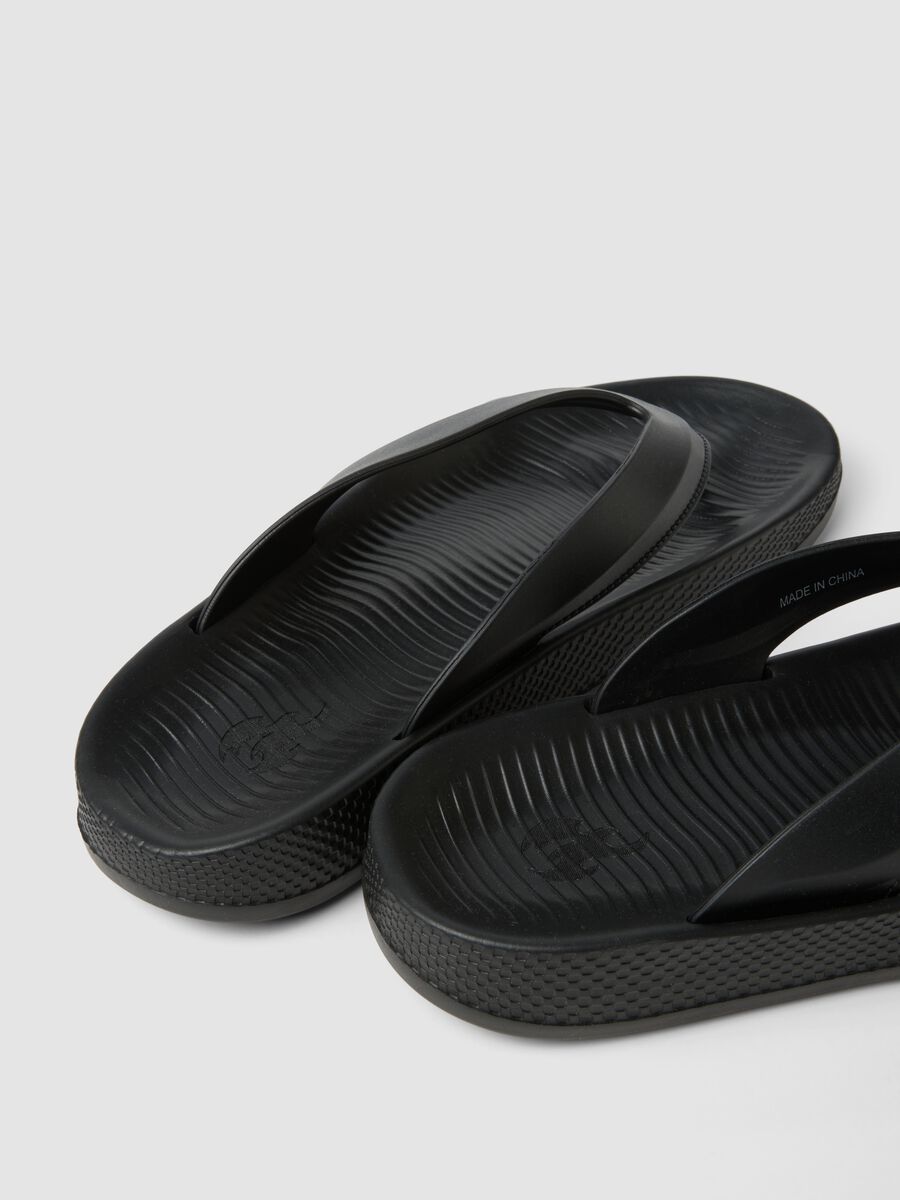 Black thong flip-flops_1