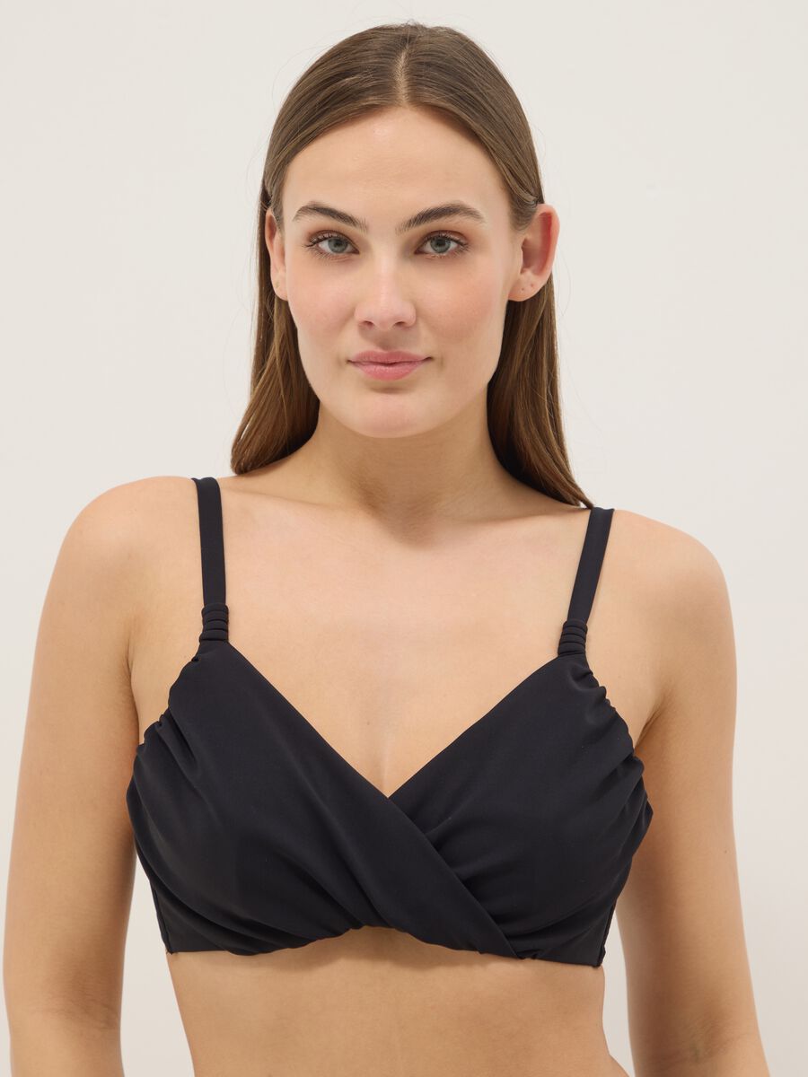 Top bikini nero in tessuto elasticizzato con effetto shaping_0