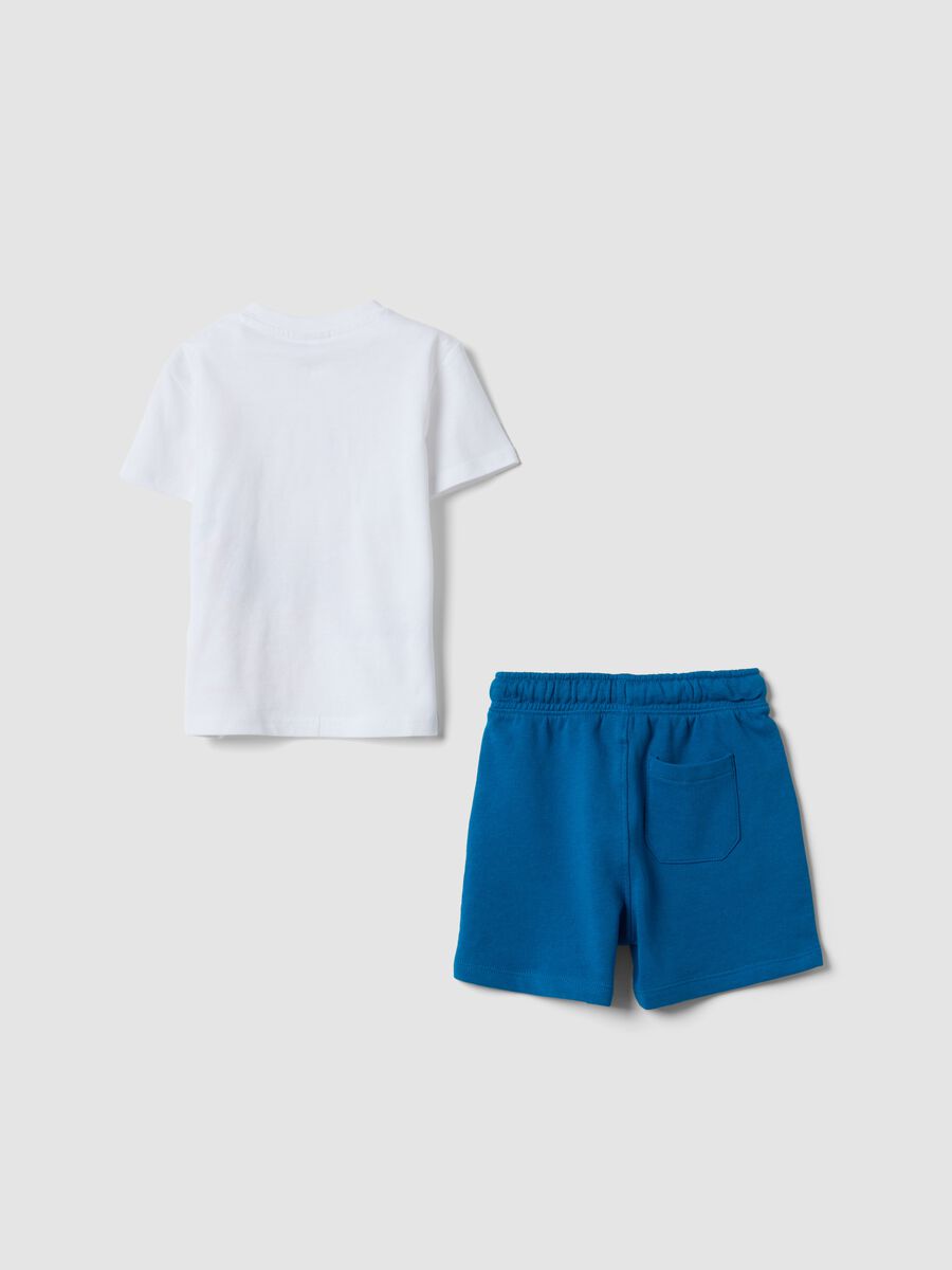 Completo bianco e blu in puro cotone con t-shirt e shorts per bimbo regular fit_1