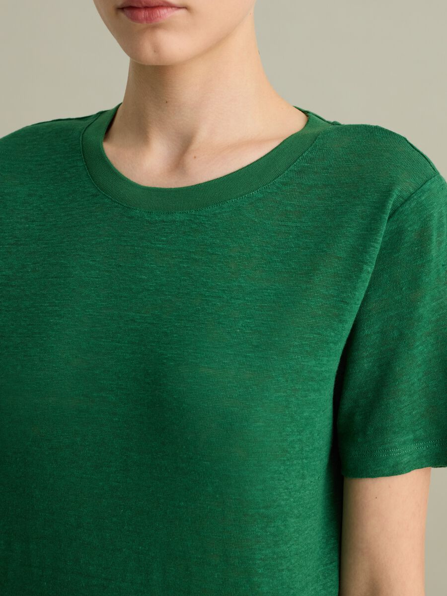 Short-sleeved T-shirt in green linen_2