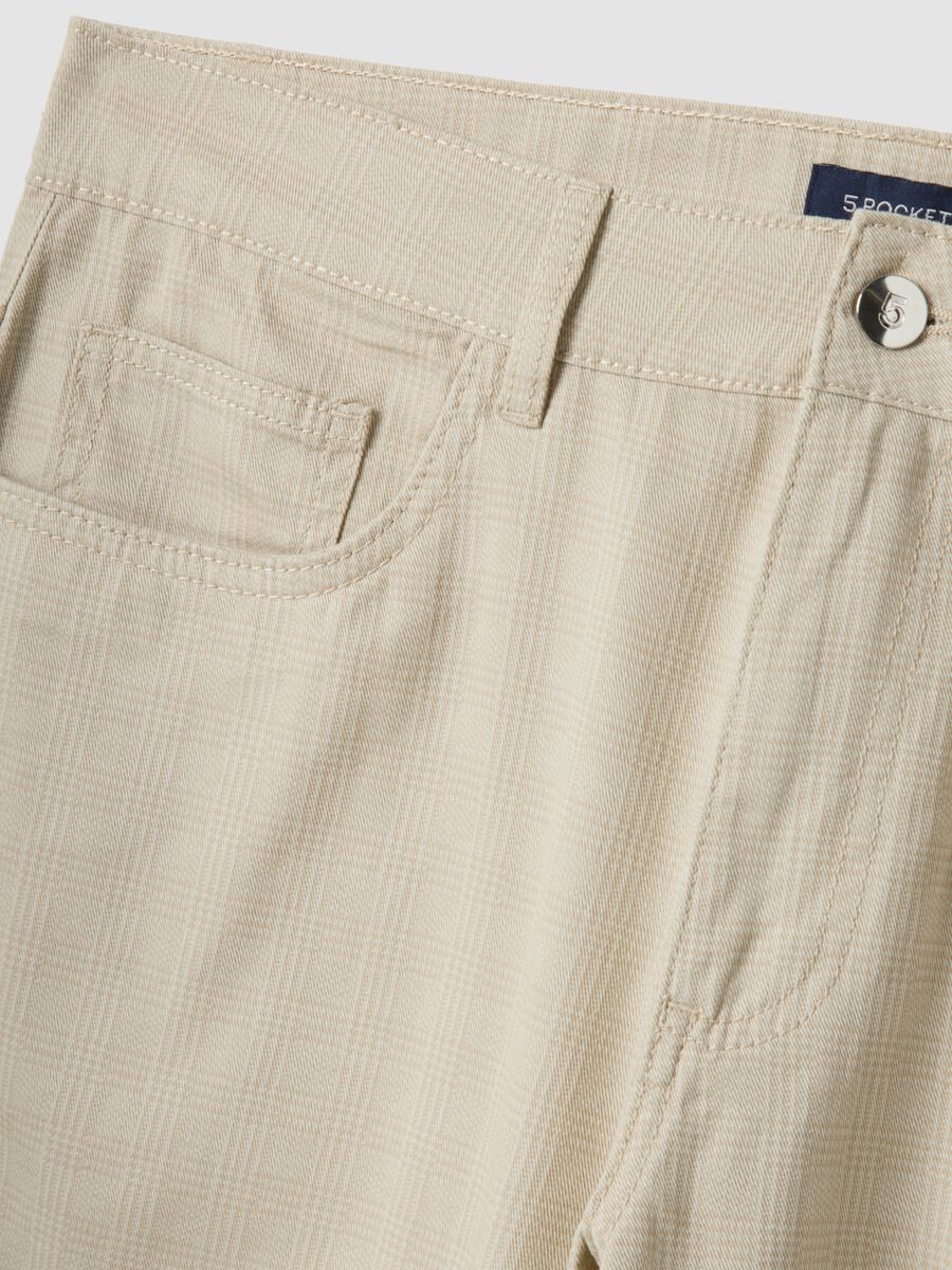Beige pure cotton regular-fit Bermuda shorts_5
