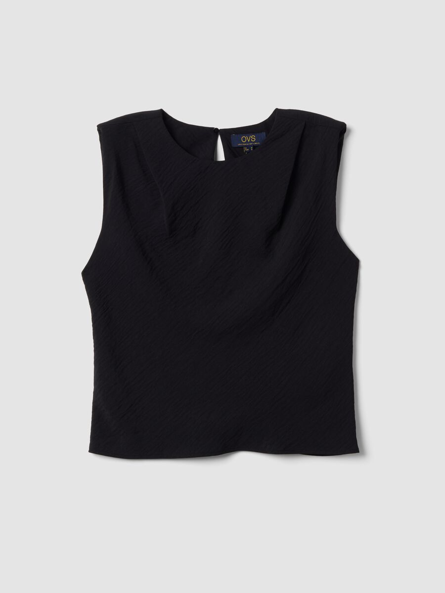 Blusa nera smanicata con texture pliss&eacute; regular fit_4