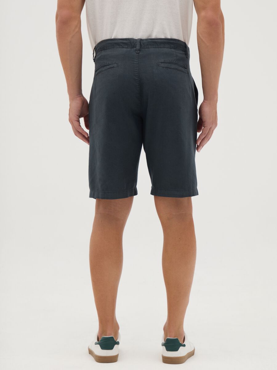 Men's blue regular fit linen blend shorts_3
