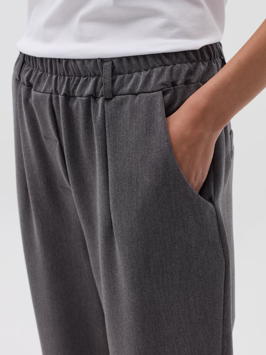 Cropped cigarette trousers with inverted pleats_2