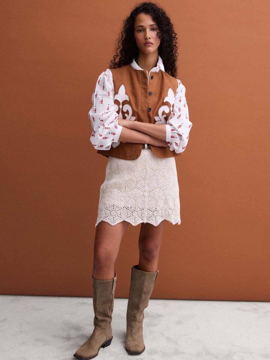 Brown linen and lyocell-blend gilet with applied embroidery_2