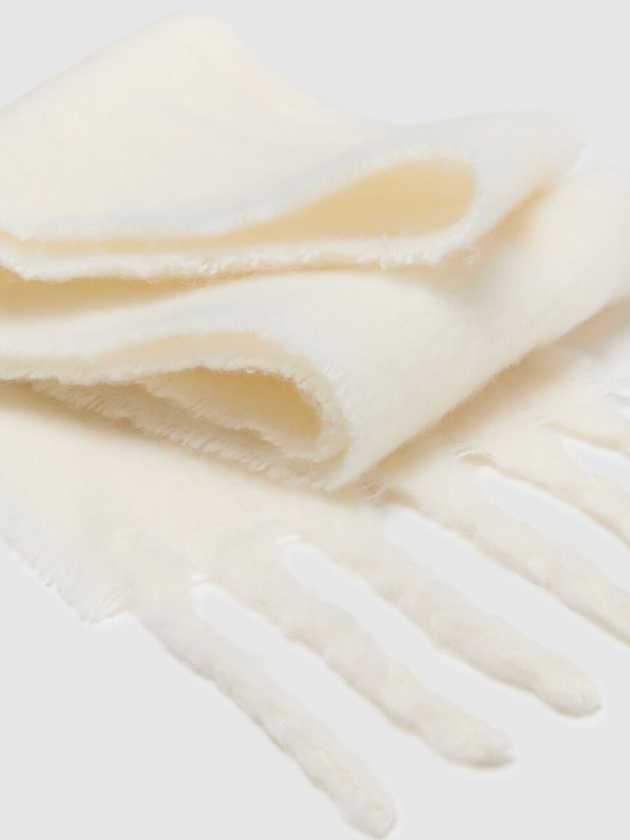 White scarf with fringes_2