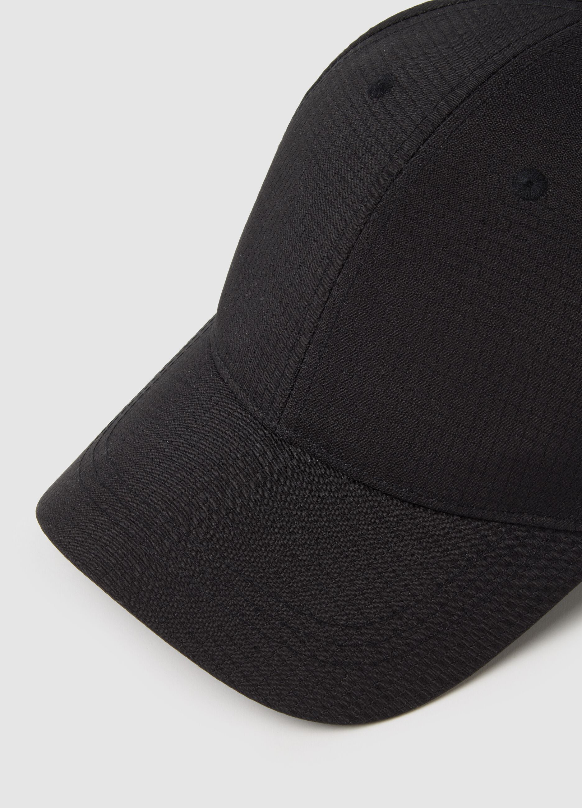 Black hat with comfortable fit