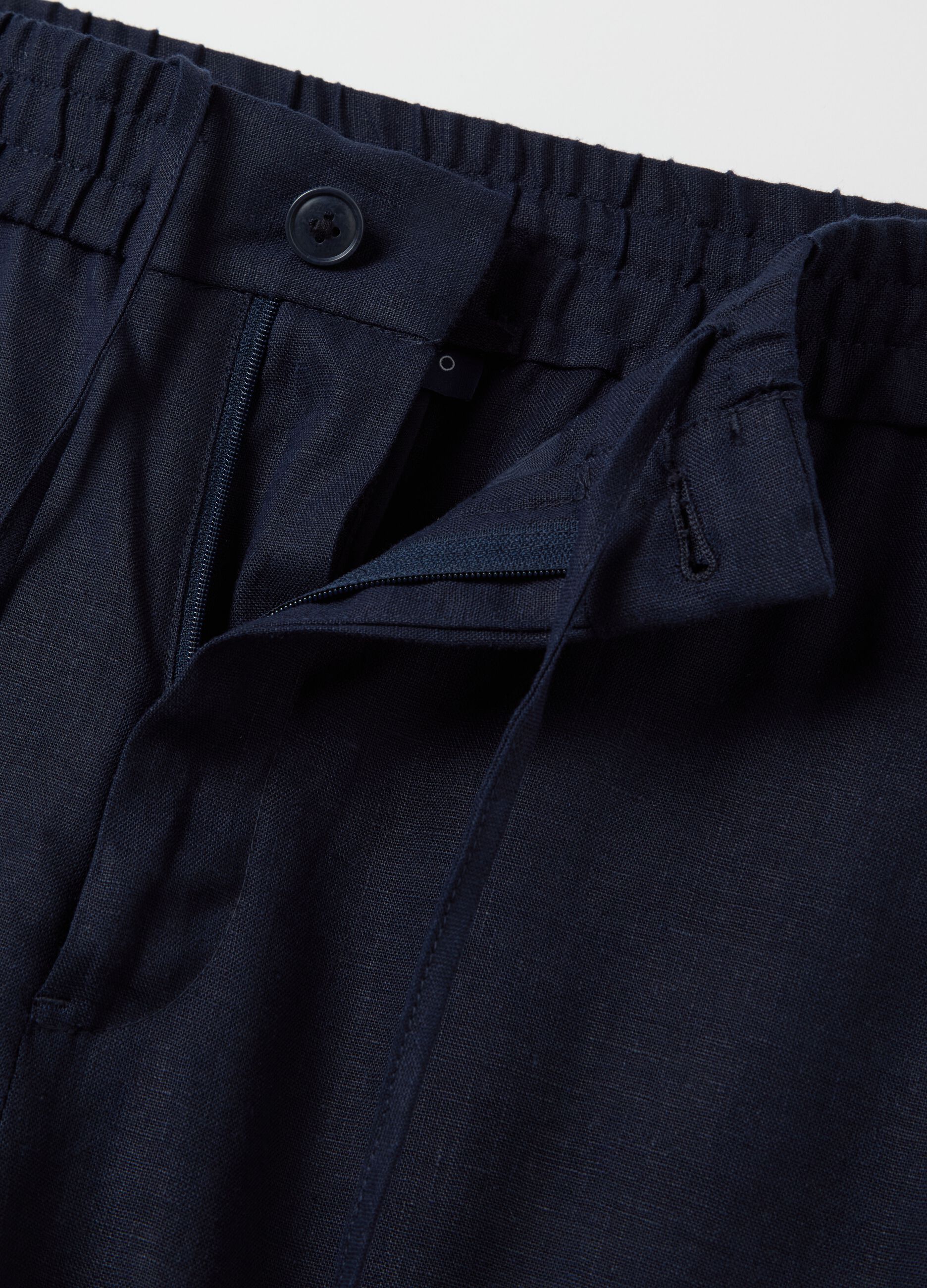Contemporary trousers in linen