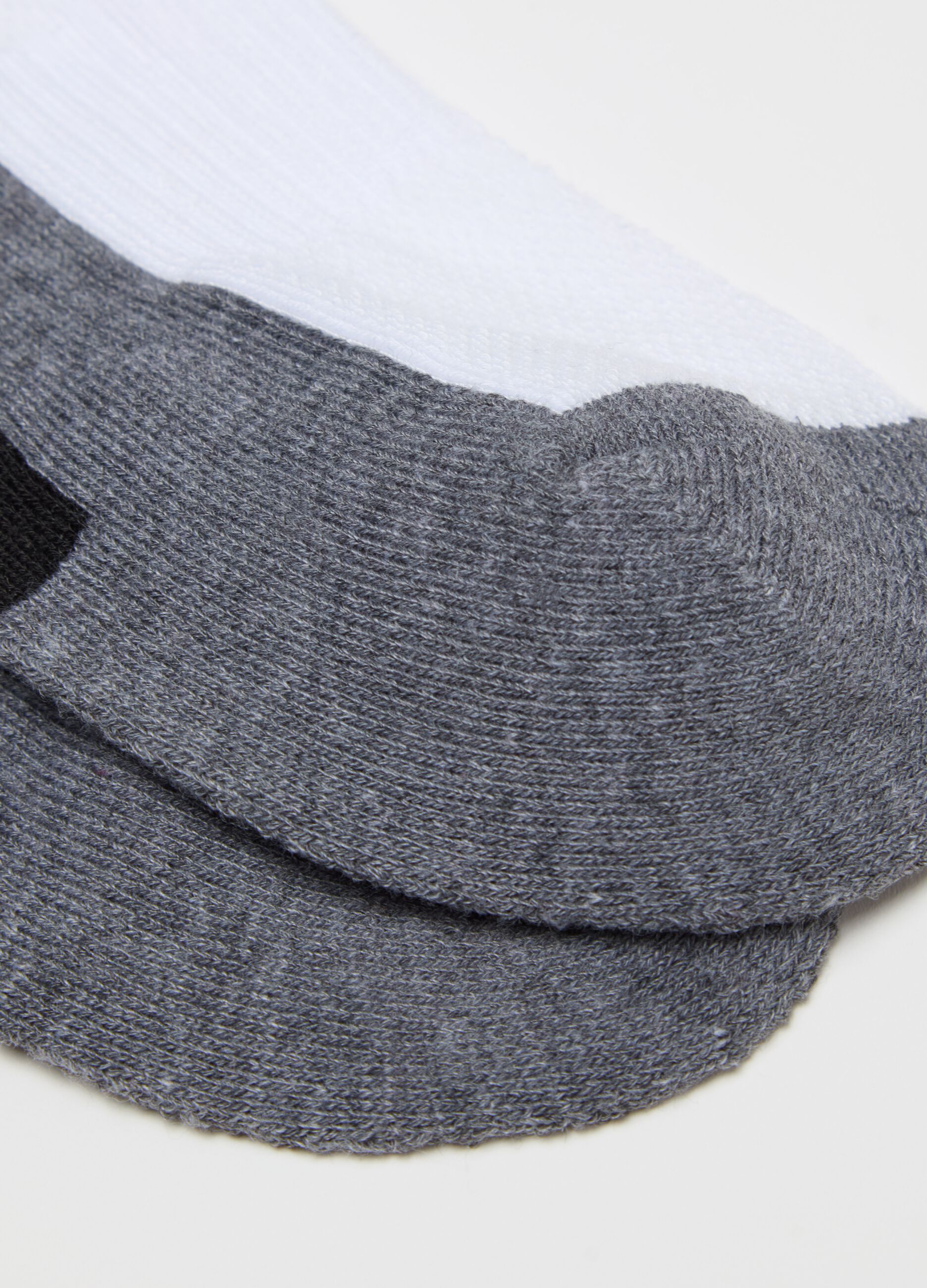 Three-pair pack stretch sneaker liners