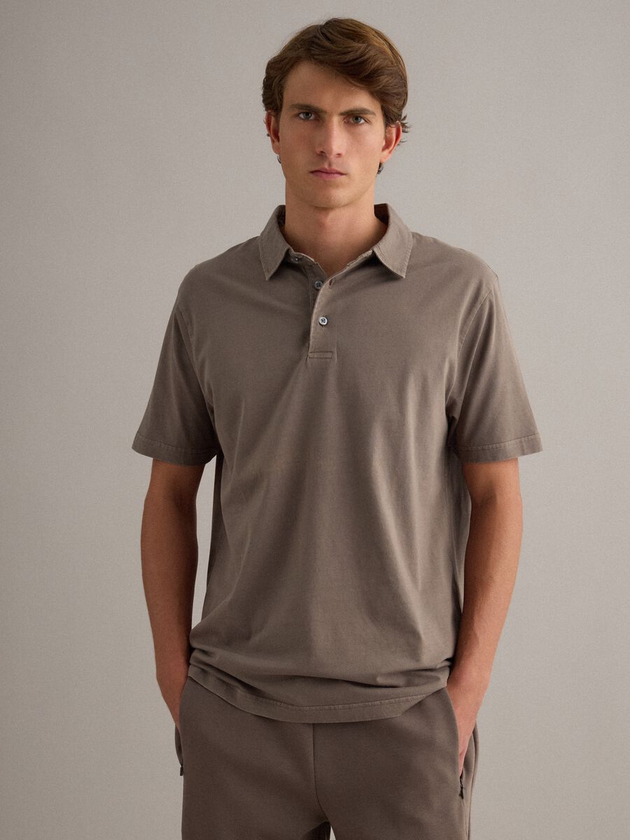 Polo marrone a maniche corte in puro cotone regular fit_1