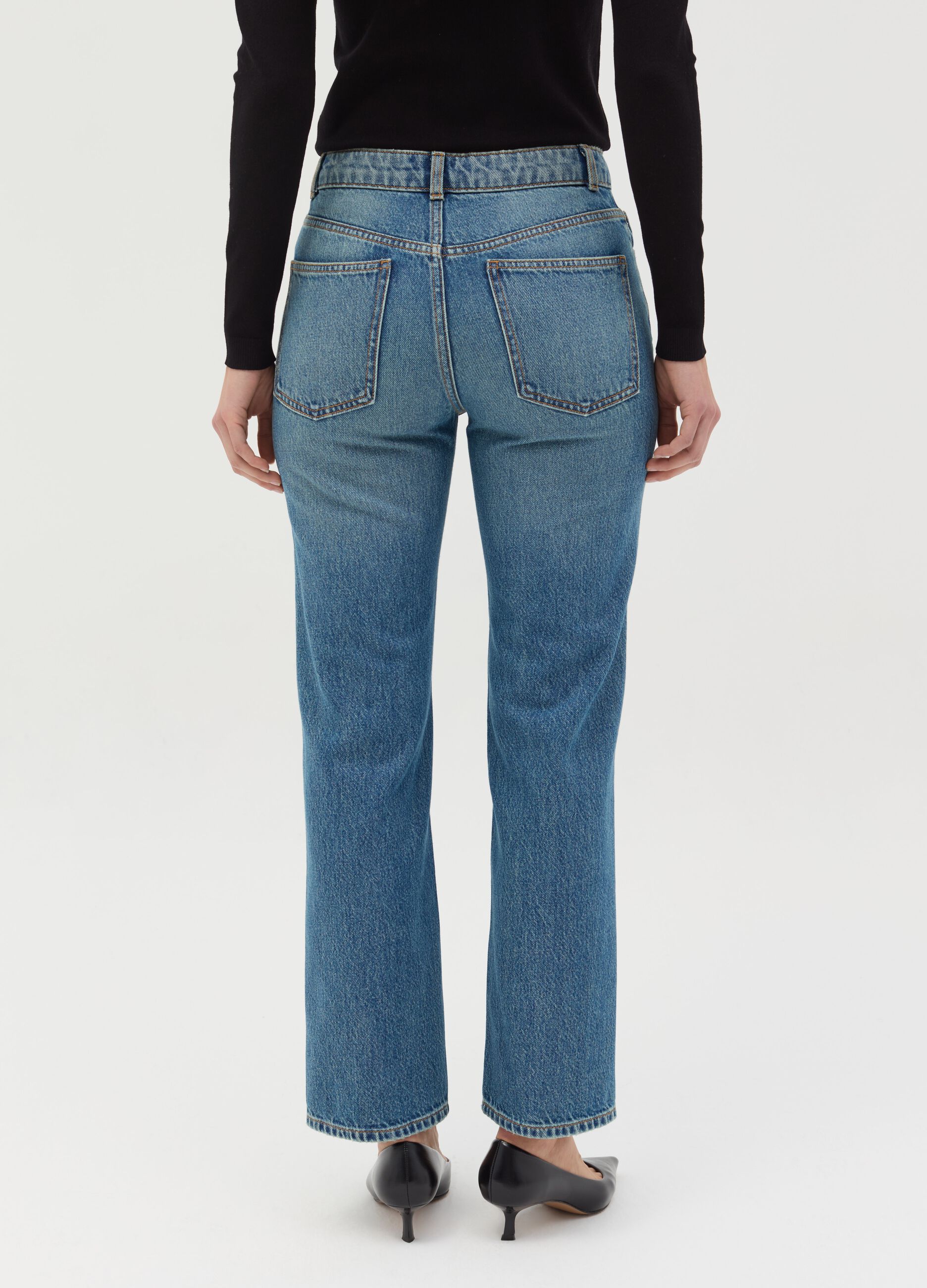 Straight-fit jeans with five pockets