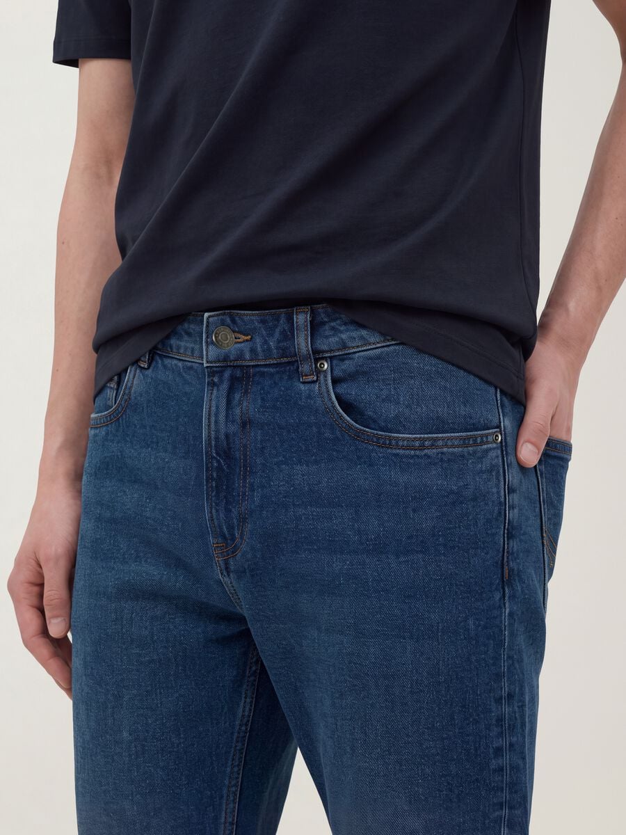 Jeans blu denim in misto cotone e viscosa slim fit_3
