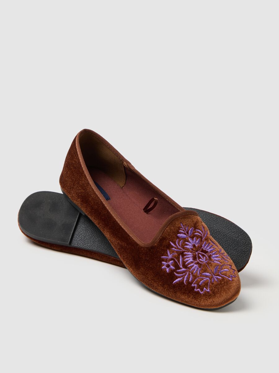 Brown Friulane with Floral Embroidery_2