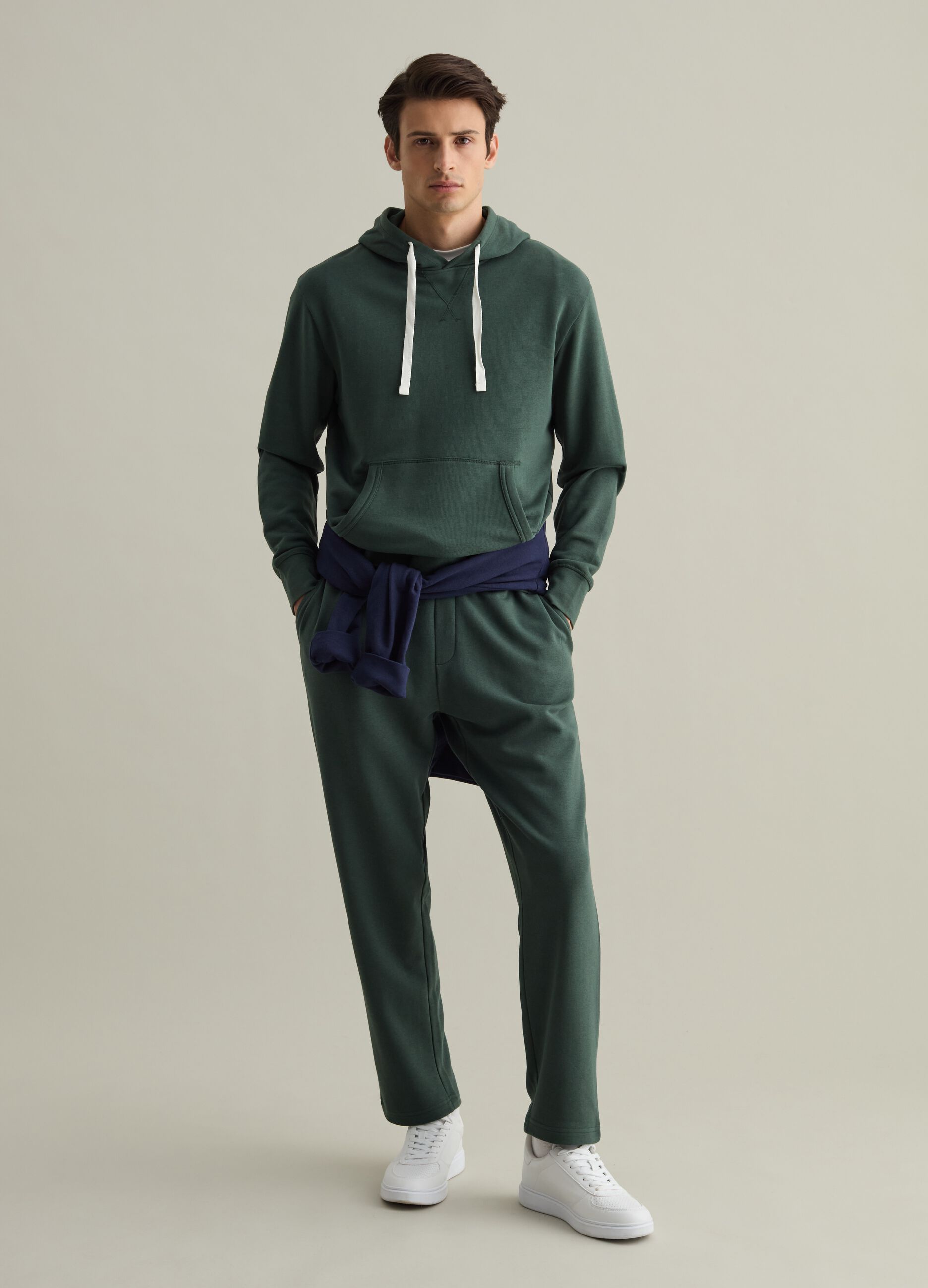 Joggers with drawstring and pockets