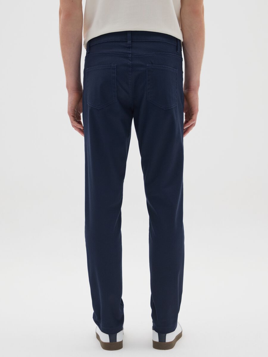 Pantaloni blu slim fit in misto cotone_2
