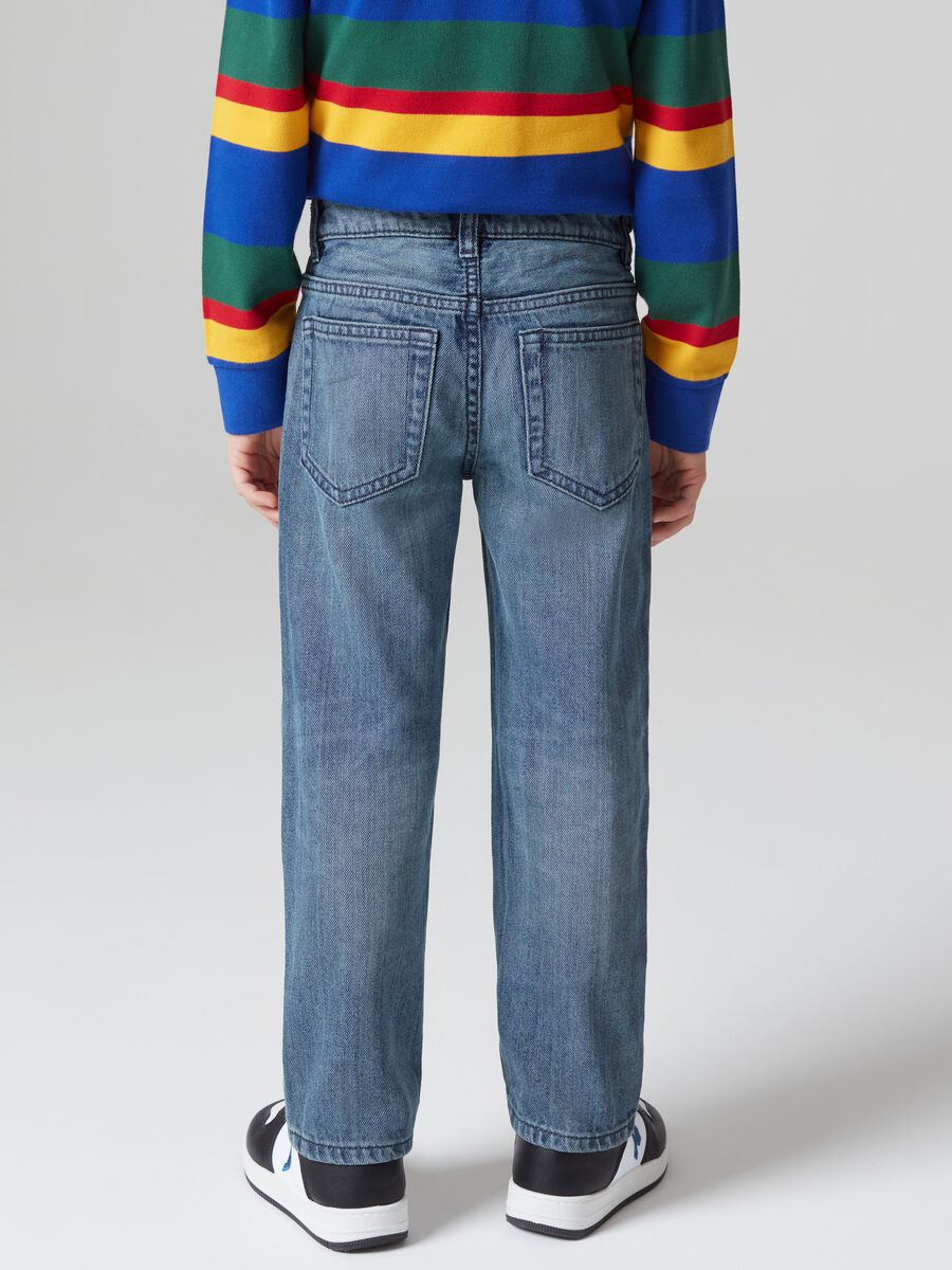 Jeans cinque tasche con patch e stampa_2