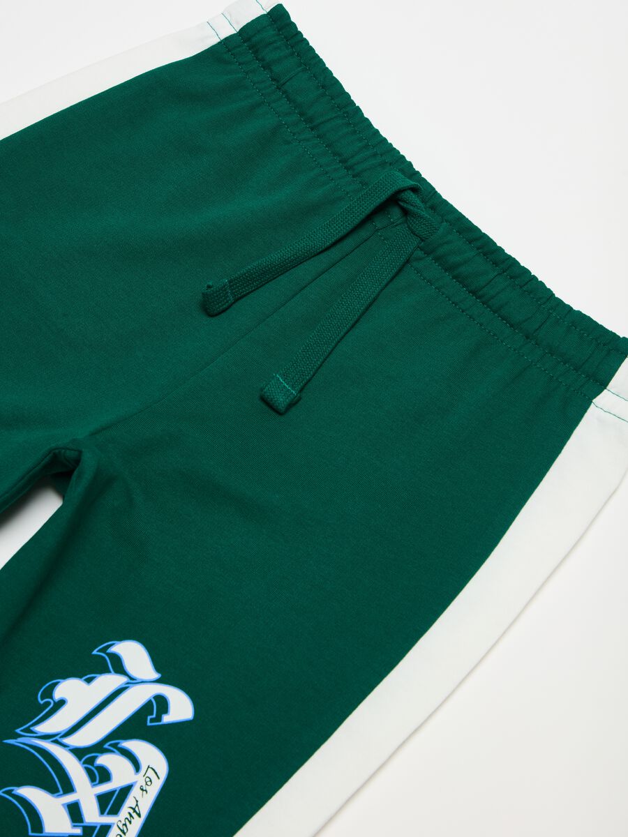 Fleece Bermuda shorts with drawstring and print_2
