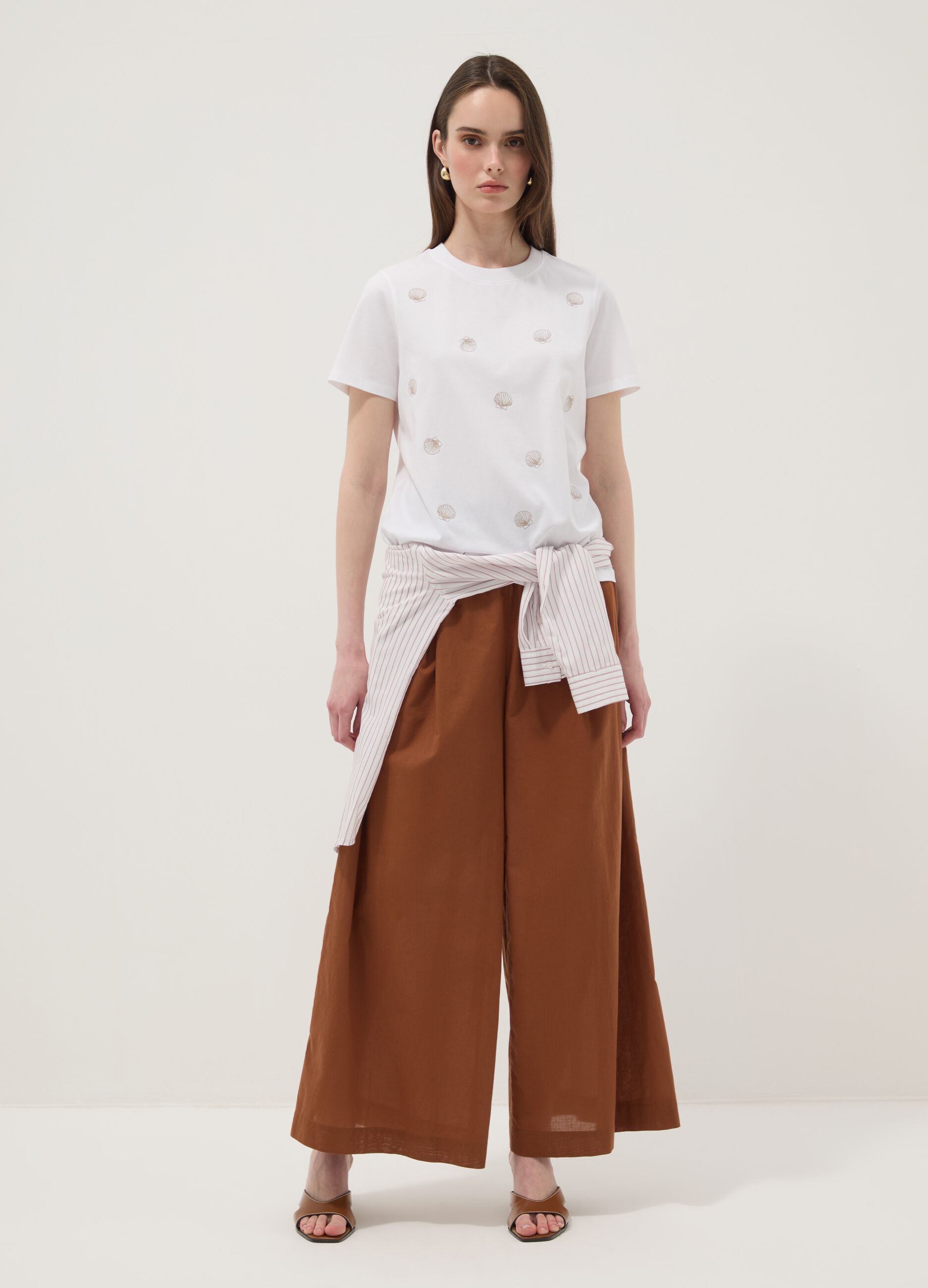 White pure cotton T-shirt with seashell print