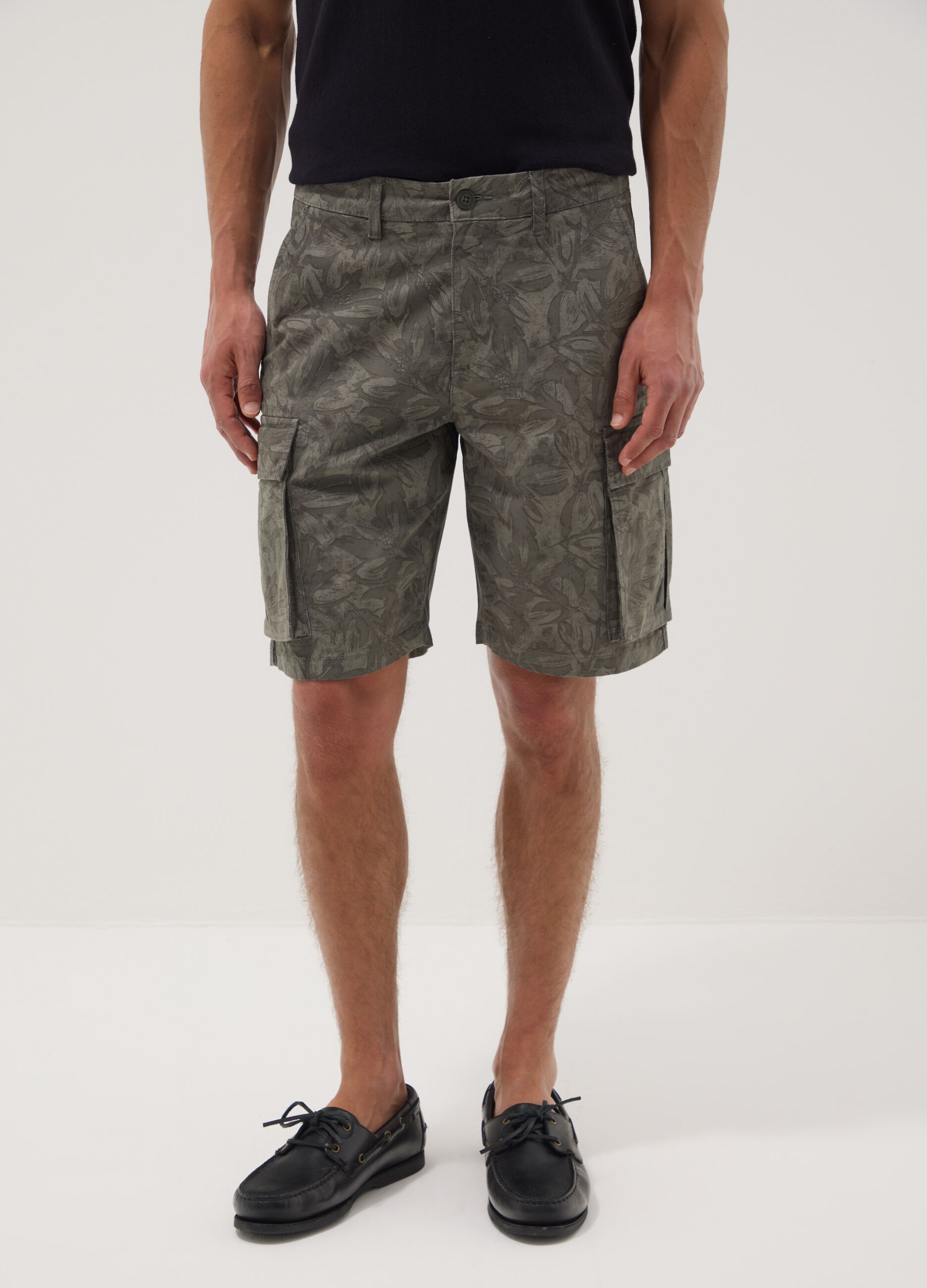 Grey stretch cotton cargo bermuda shorts