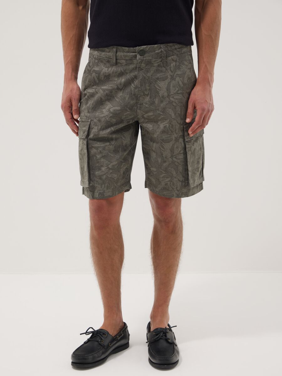 Grey stretch cotton cargo bermuda shorts_1