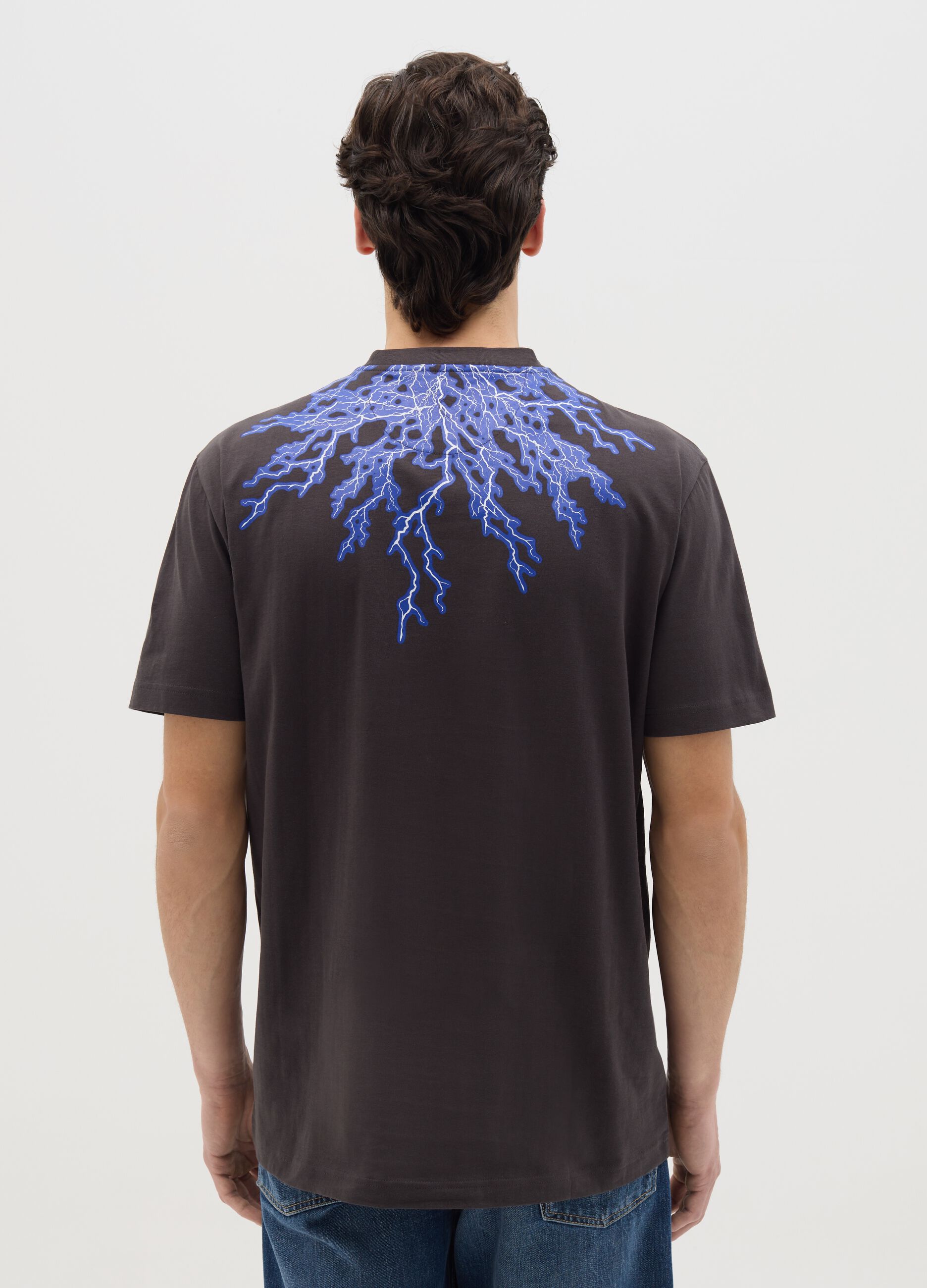 Black short-sleeved T-shirt with lightning print