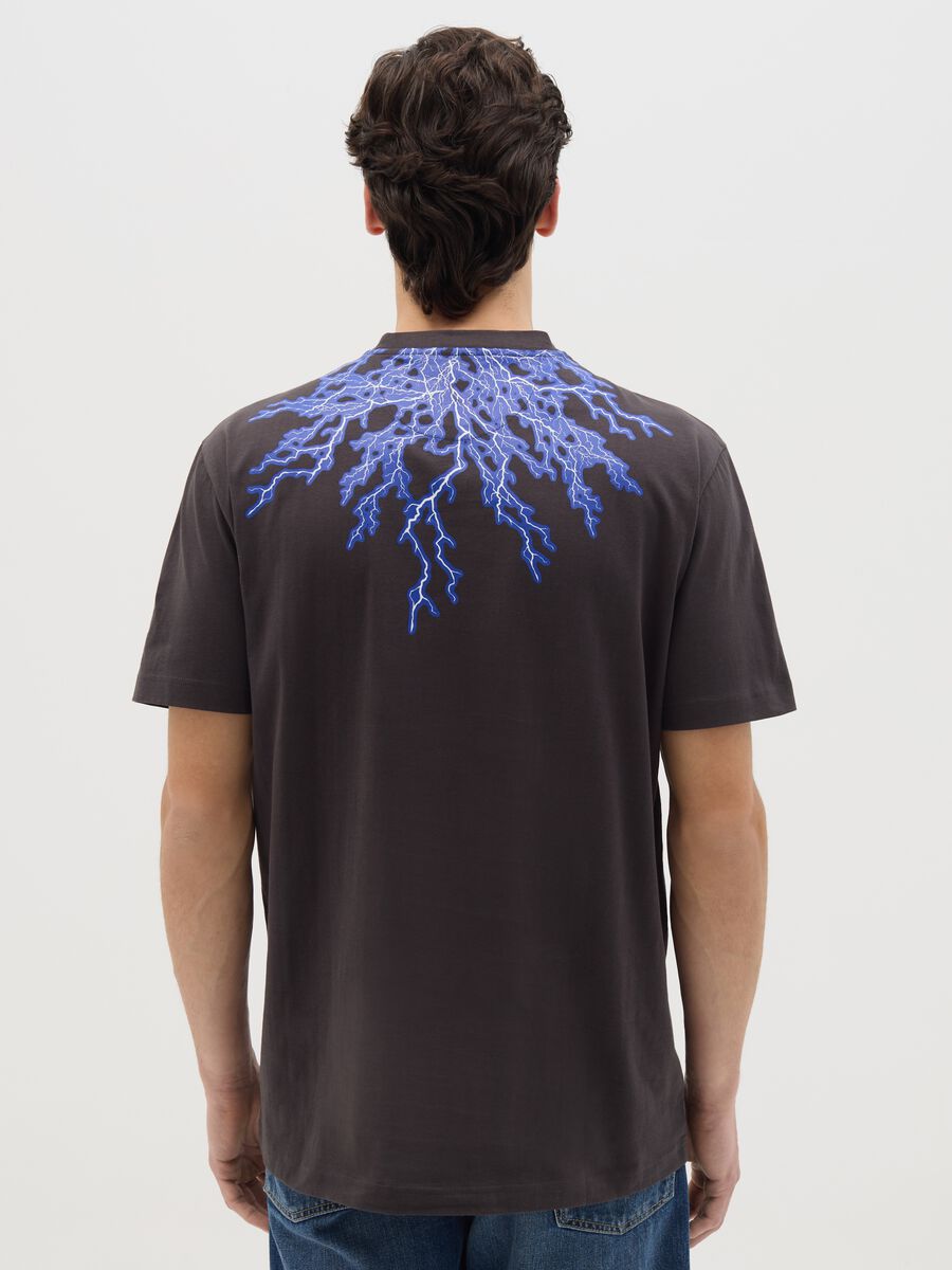 Black short-sleeved T-shirt with lightning print_3