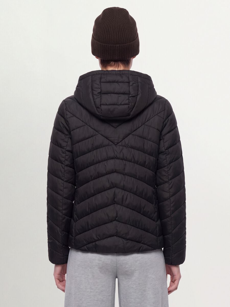 Giacca Ultralight nera trapuntata con cappuccio e zip_3