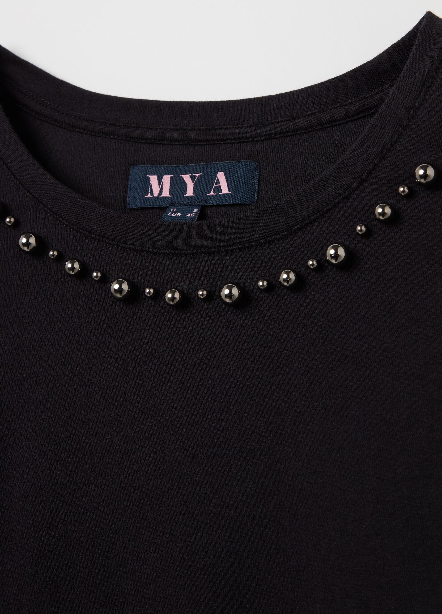 Curvy oversize T-shirt with appliqués