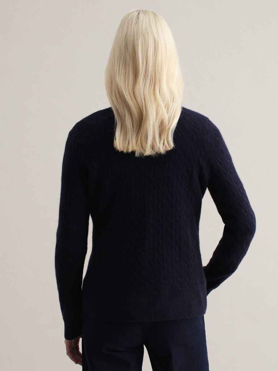 Cardigan in cable-knit cashmere with V neck_3