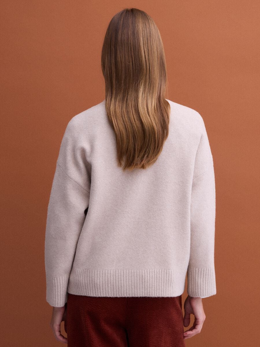 Beige stretch wool cardigan with deep V-neck_3