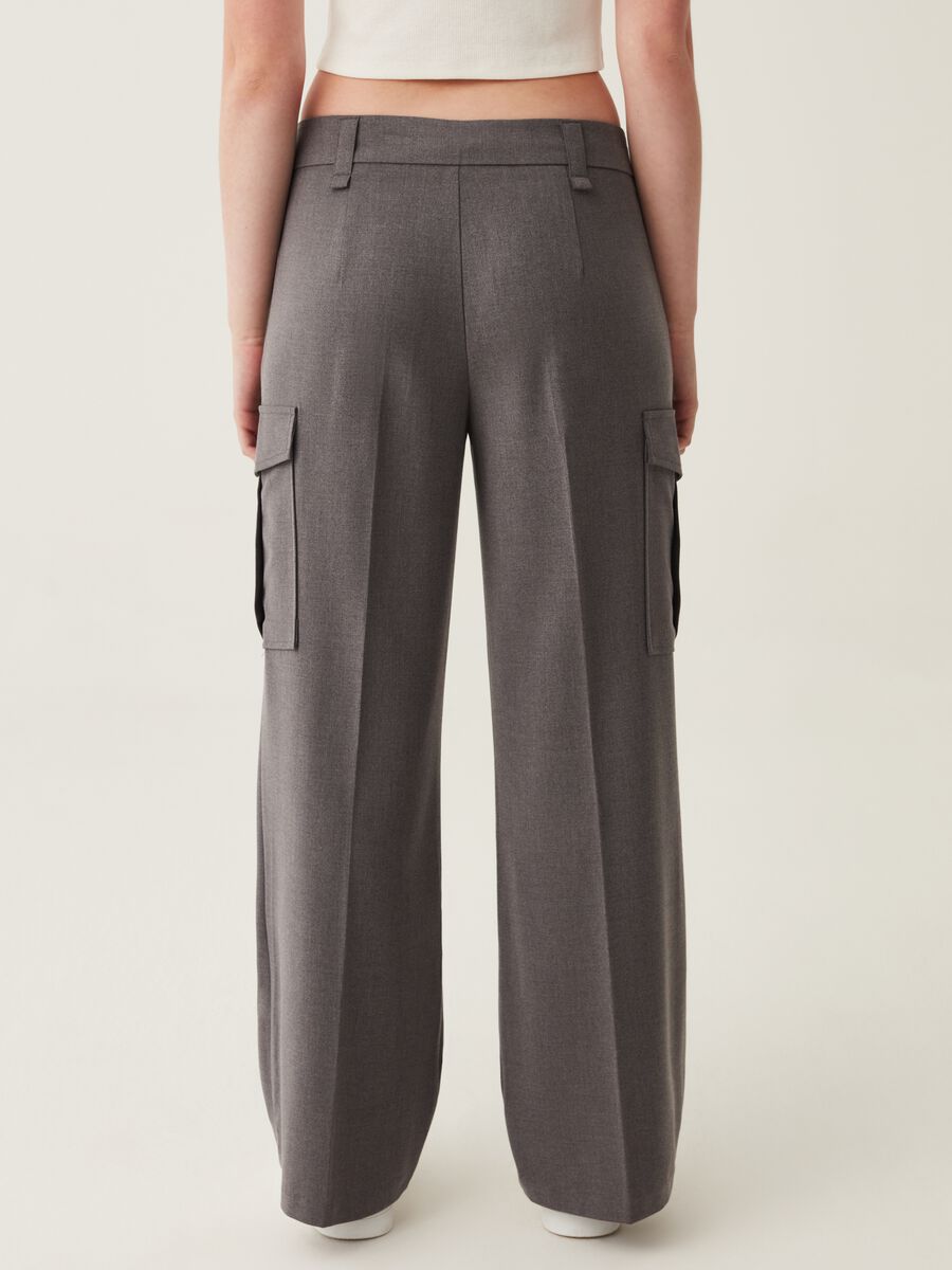 Pantaloni cargo con pinces_2