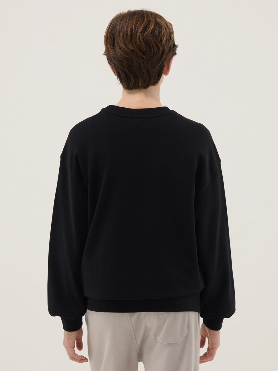 Felpa in puro cotone nera da ragazzo over fit con scritta_1