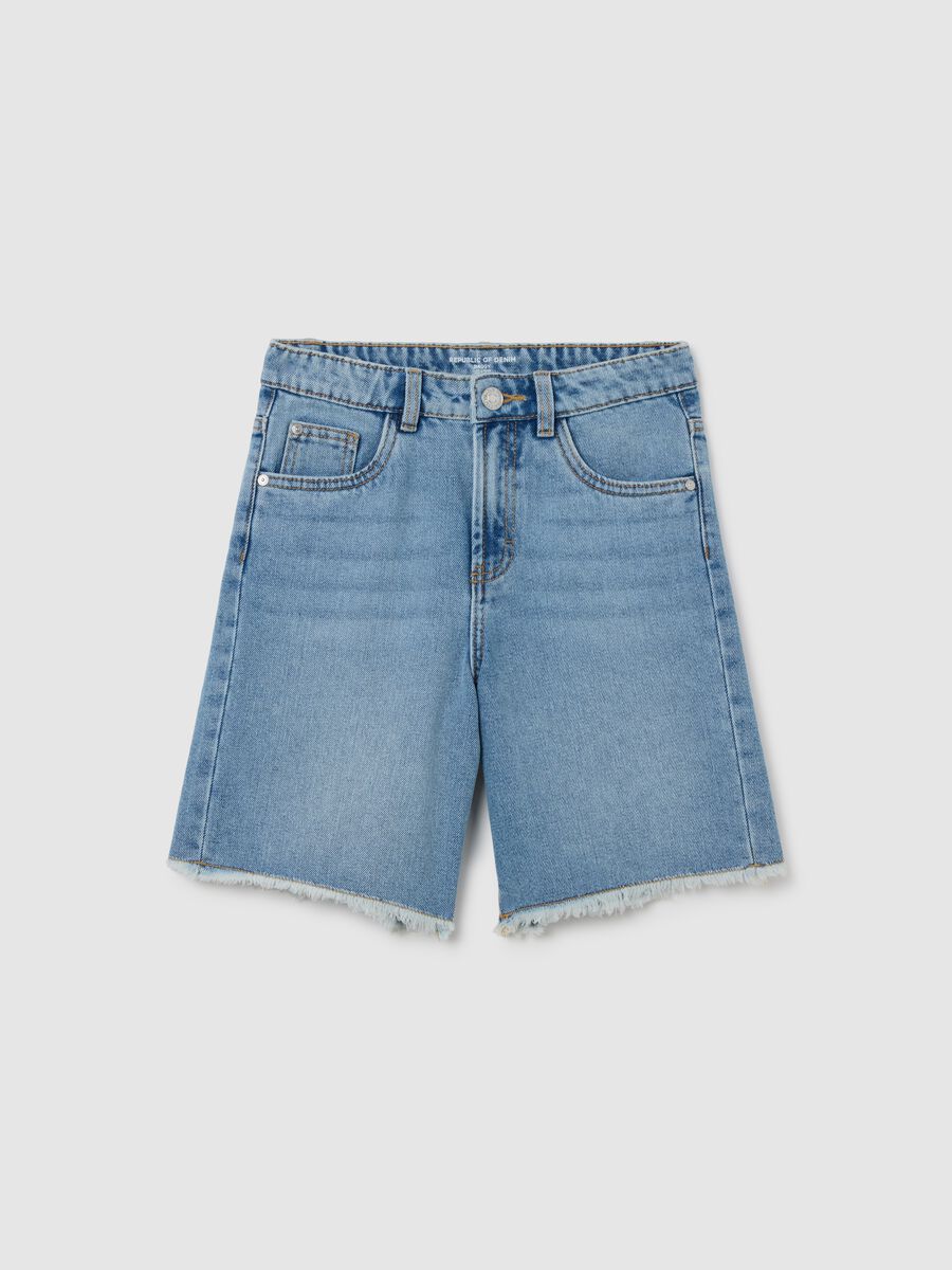 Shorts da ragazzo in denim baggy con bordi sfrangiati_0