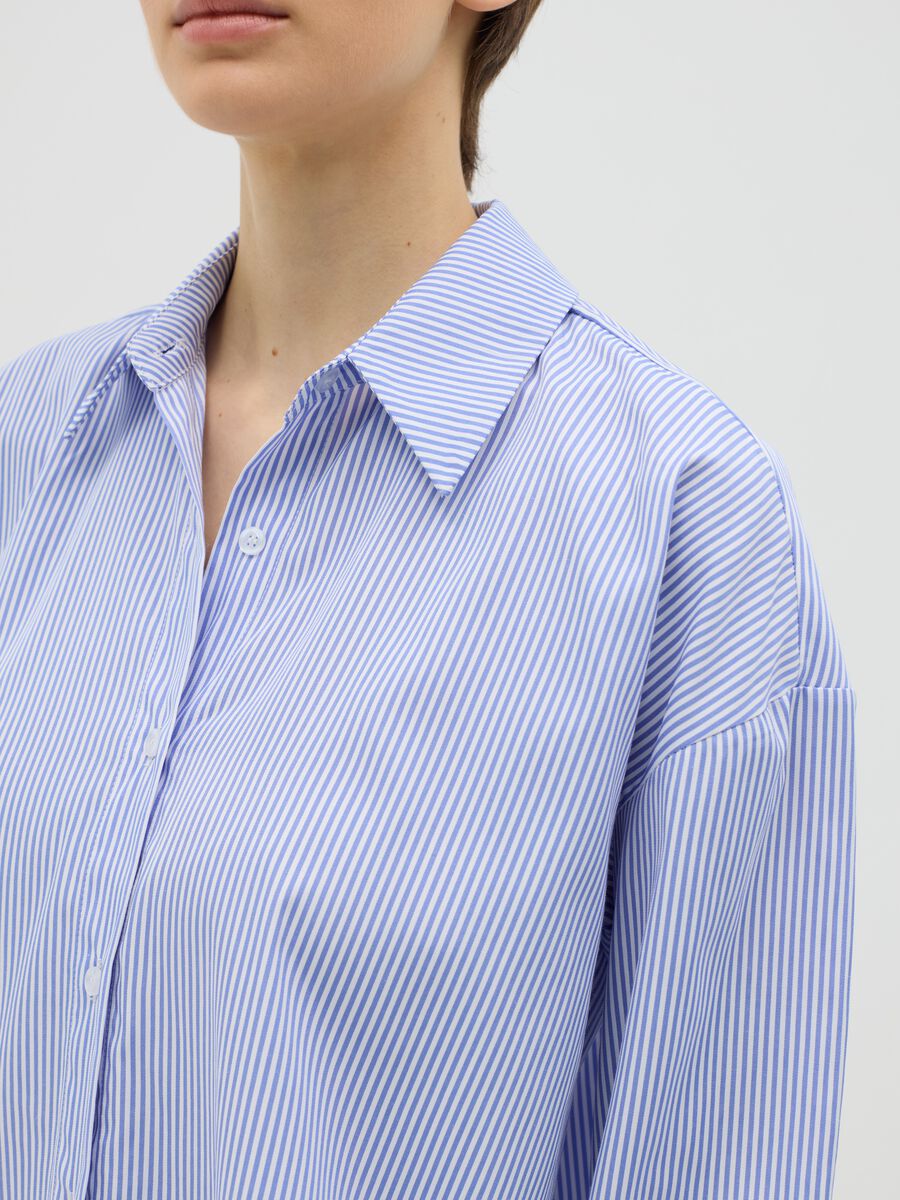 Oversized cardigan with white and blue stripes_2