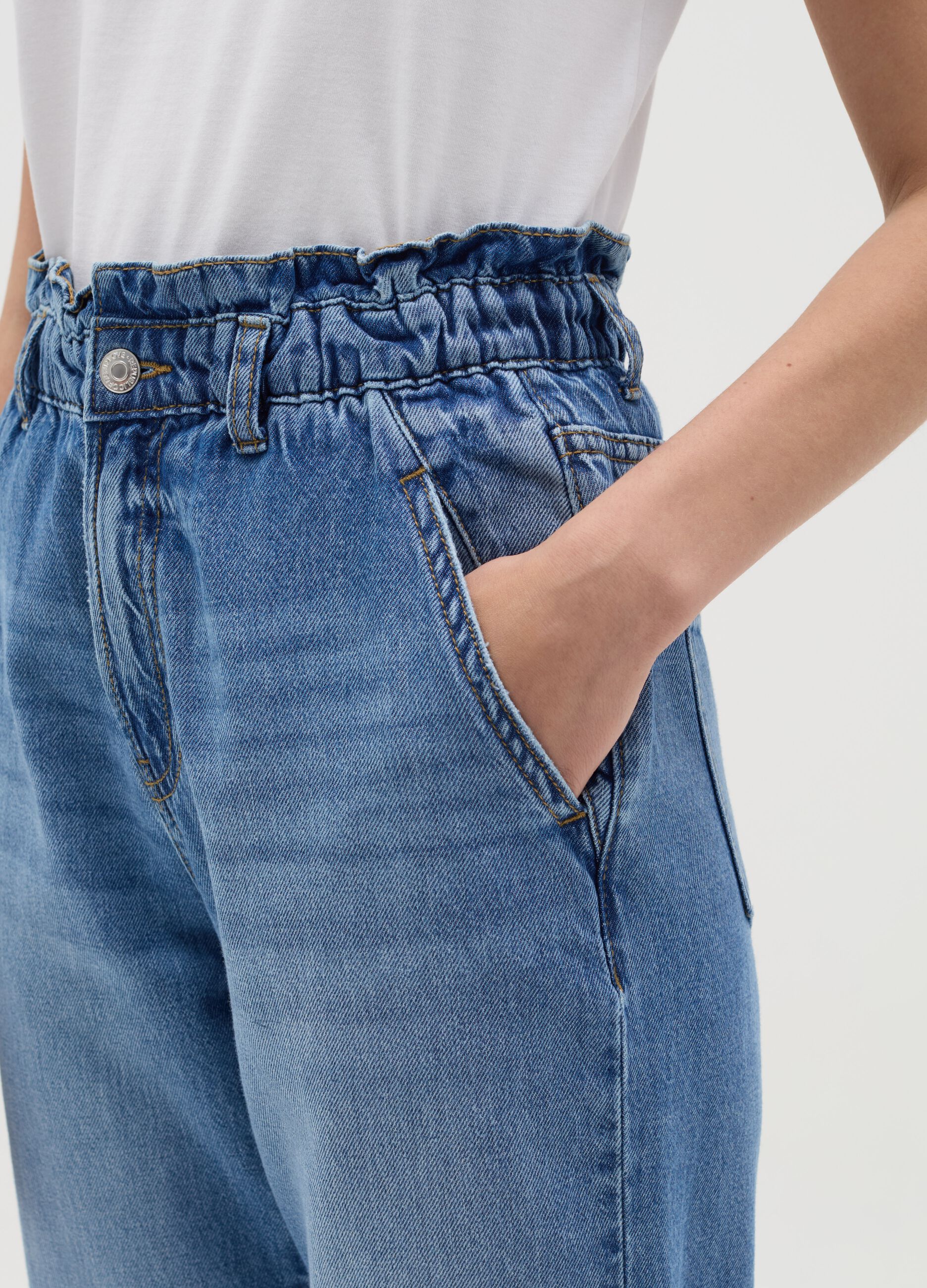 Cropped slouchy-fit jeans