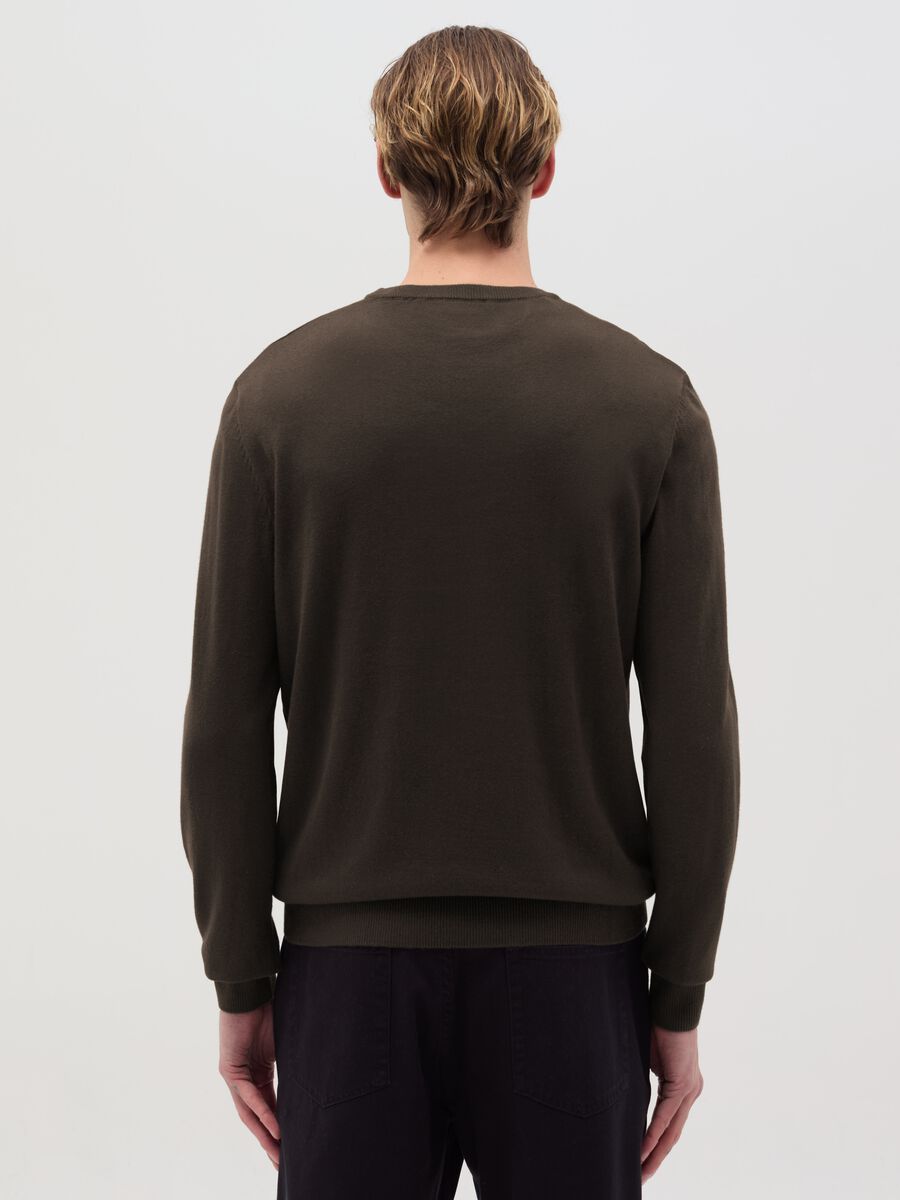Round neck pullover_3