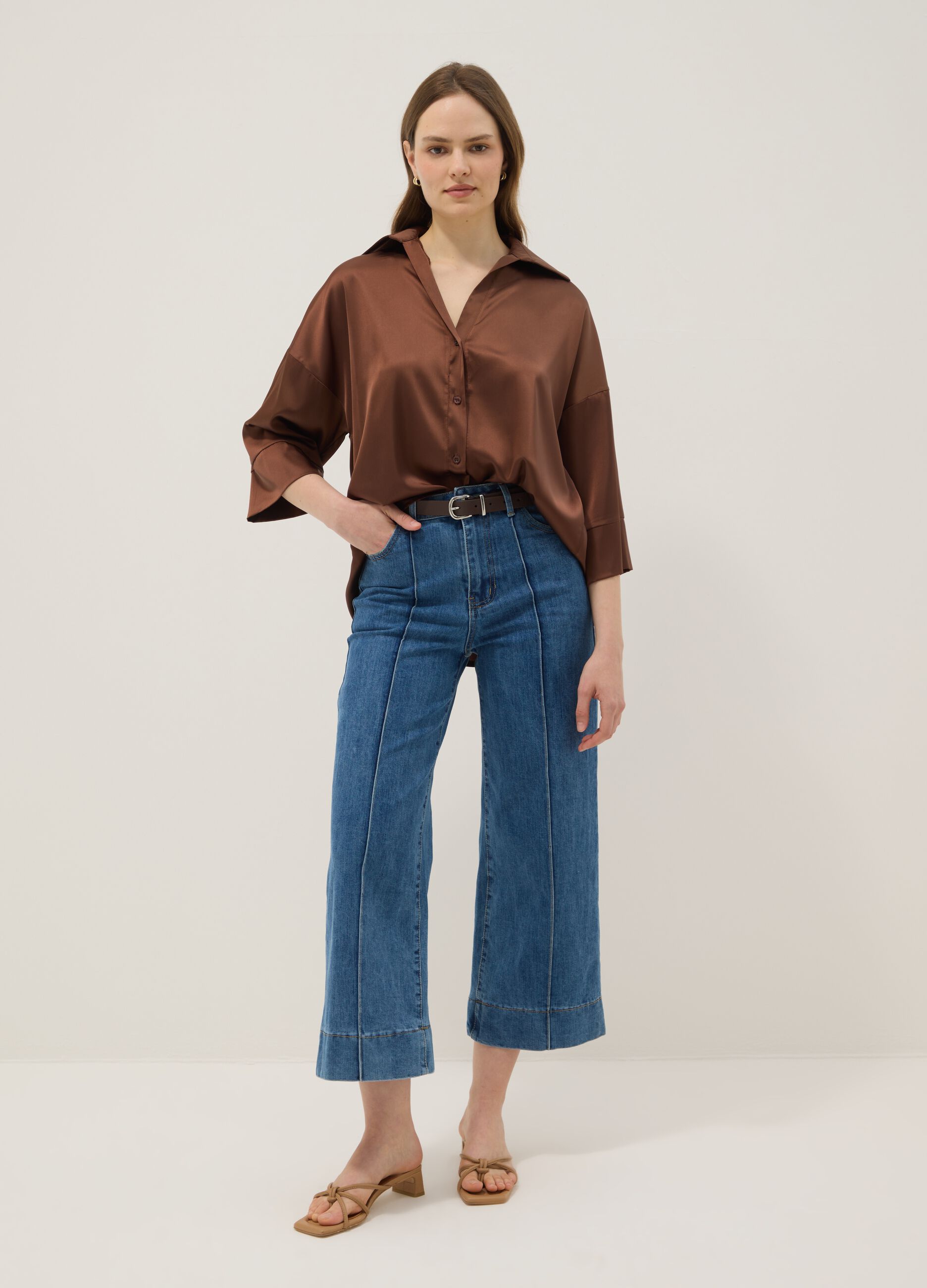 Camicetta satinata marrone regular fit