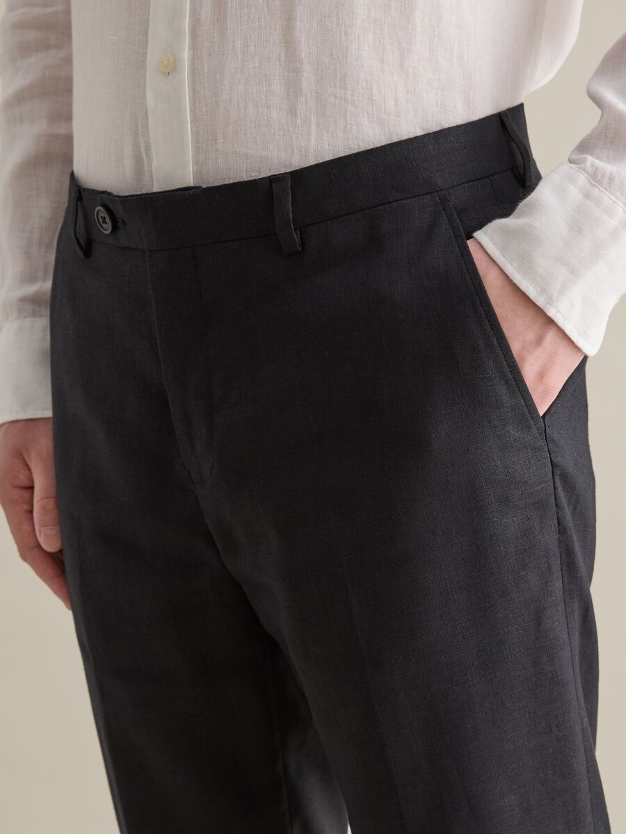 Contemporary regular-fit trousers in linen_2