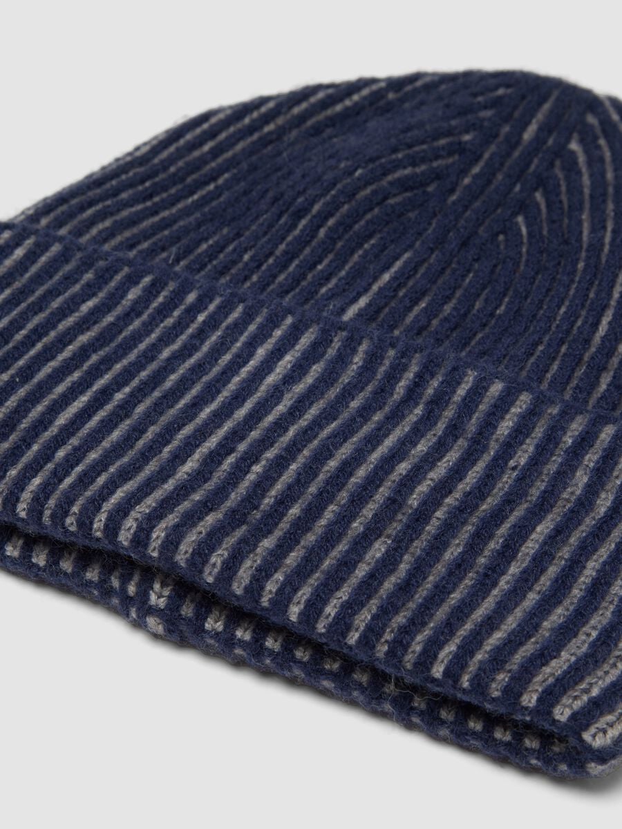 Berretto blu e grigio a coste in maglia jersey_1