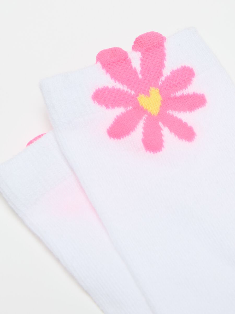 Three-pack stretch mid-length socks with stripes and flowers_1
