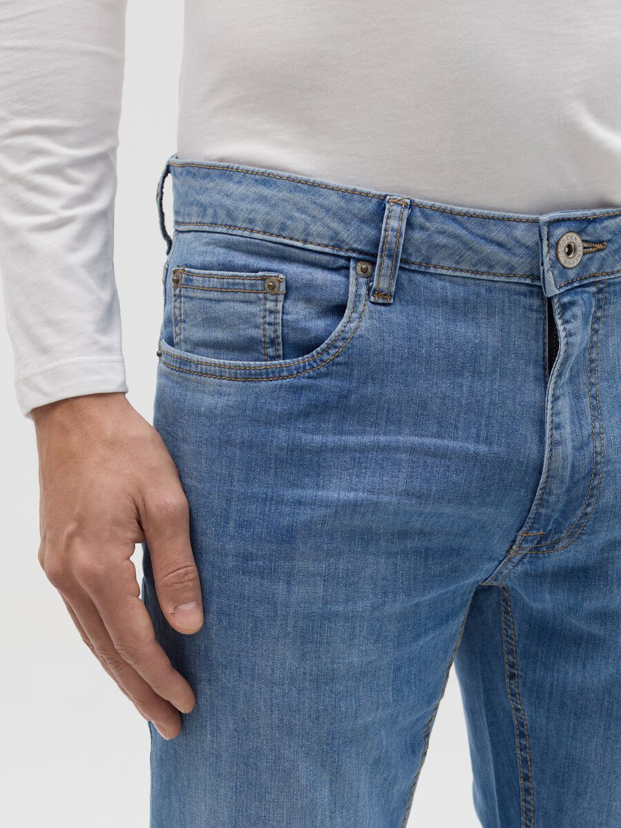 Slim-fit jeans with five pockets_2