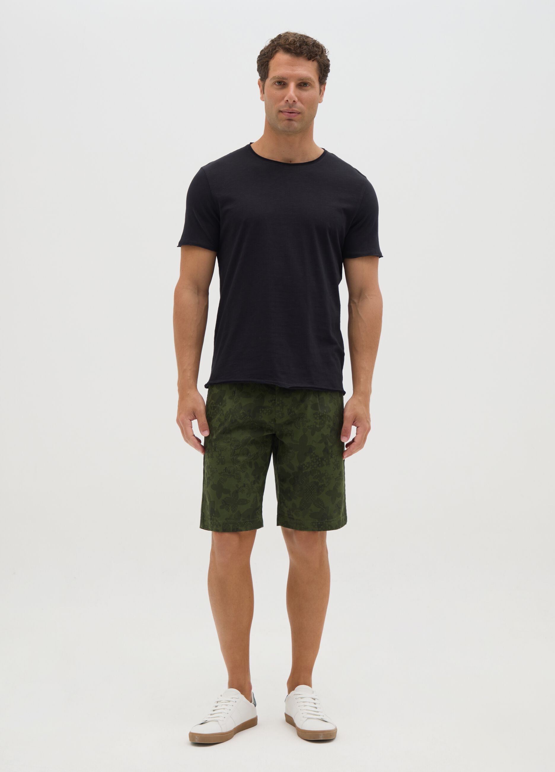 Men’s green Bermuda shorts in cotton with regular fit