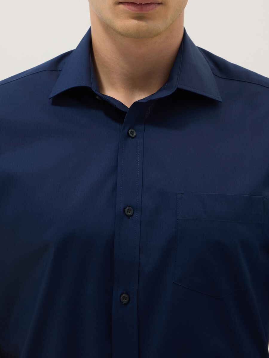 Camicia blu a maniche corte con colletto classico_1