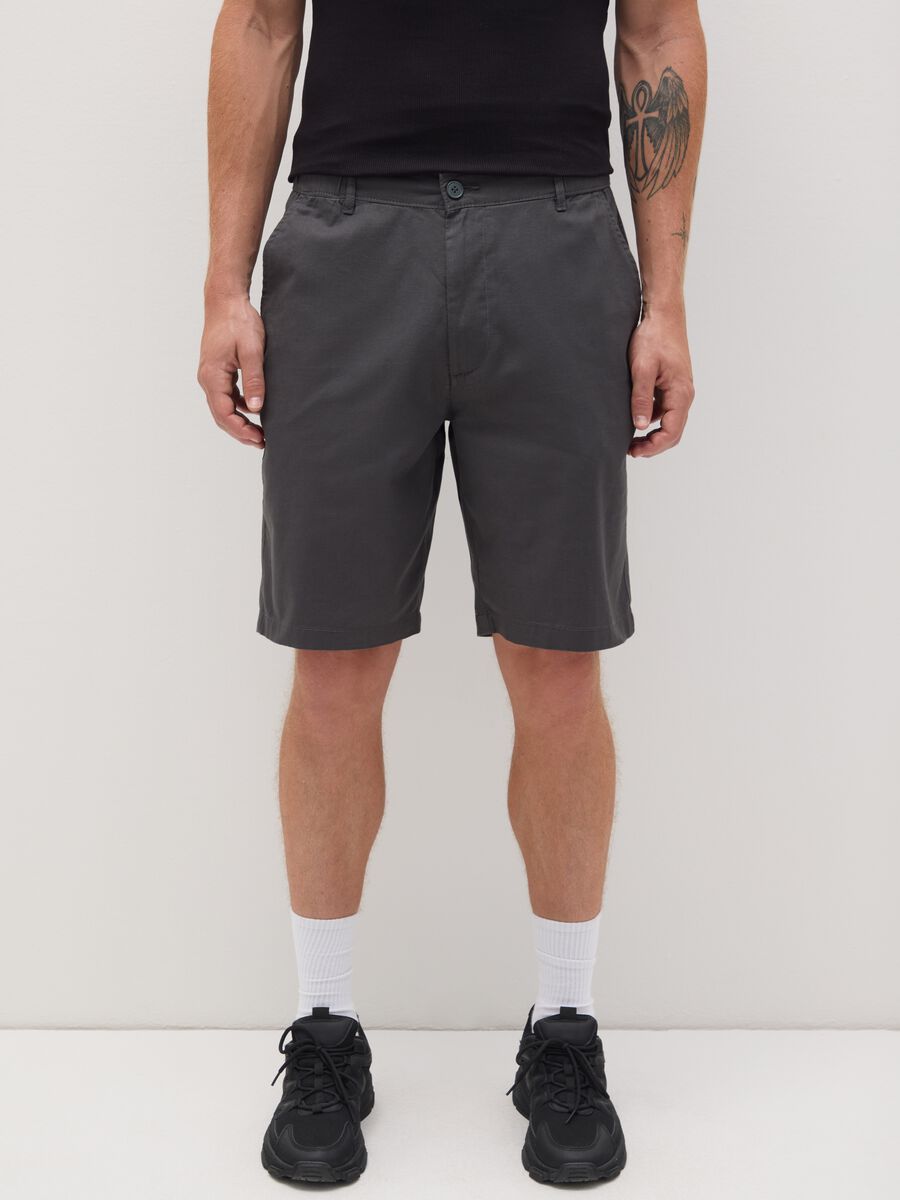 Men’s black cotton-blend relaxed fit shorts_1