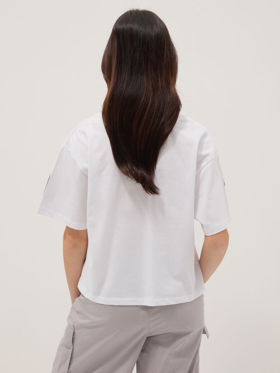 T-shirt bianca in puro cotone con scollo a V_1