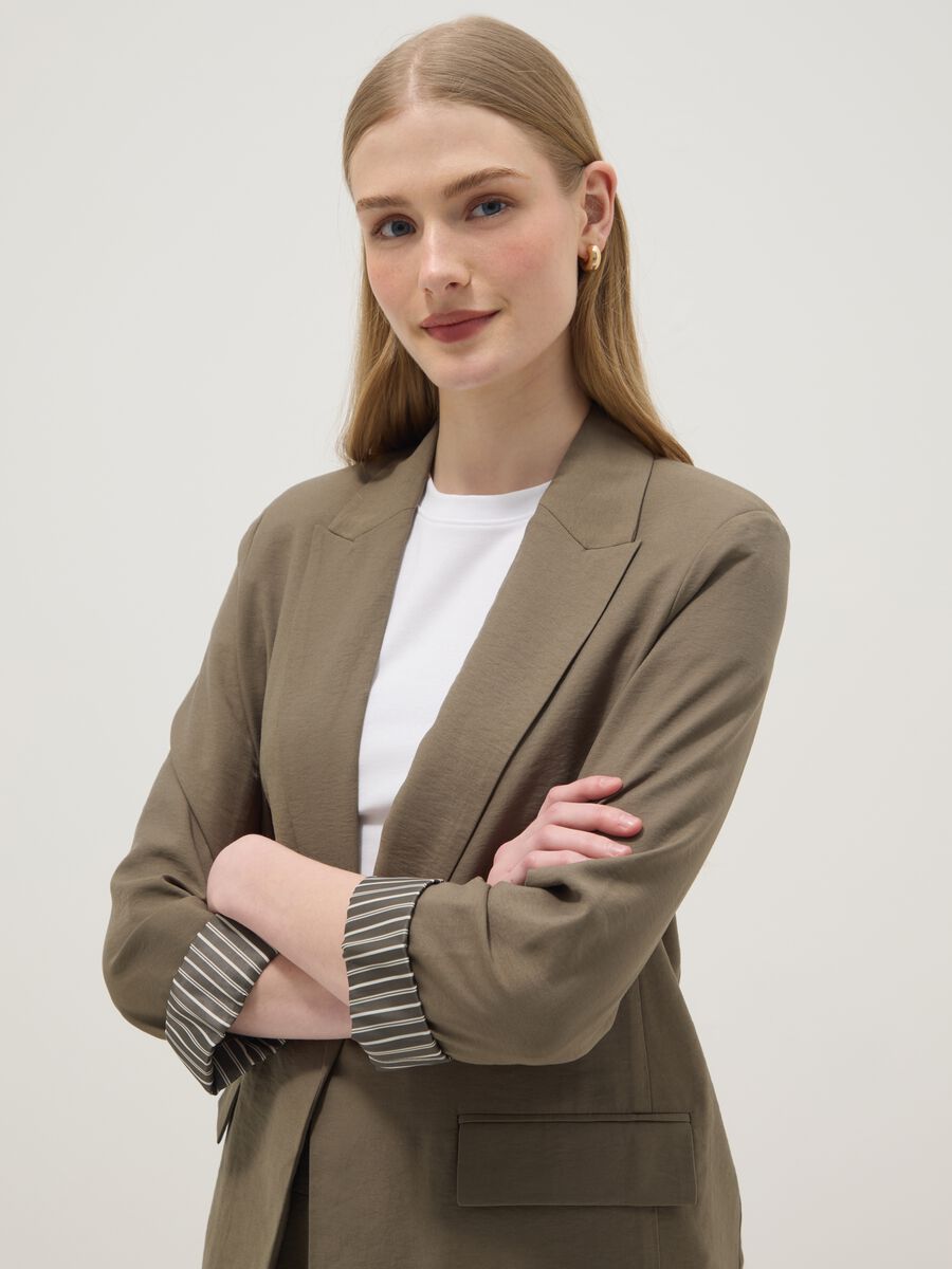 Blazer in misto viscosa verde regular fit con polsini a righe_3