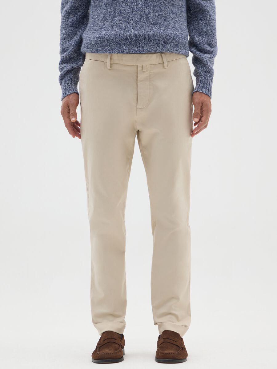 Pantaloni chino beige in misto cotone elasticizzato slim fit_1